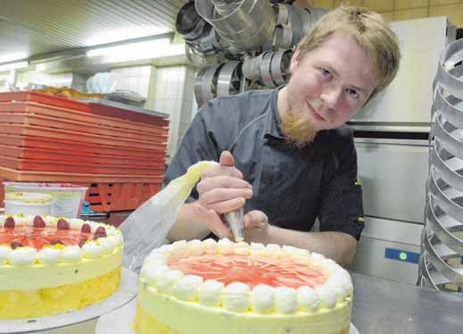 Spezialist für leckere Torten: der Konditor. FOTO: STEFAN PUCHNER /DPA